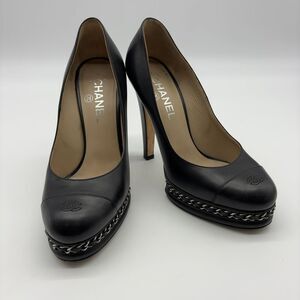 CHANEL Black Leather Platform Chain-Trim Pumps